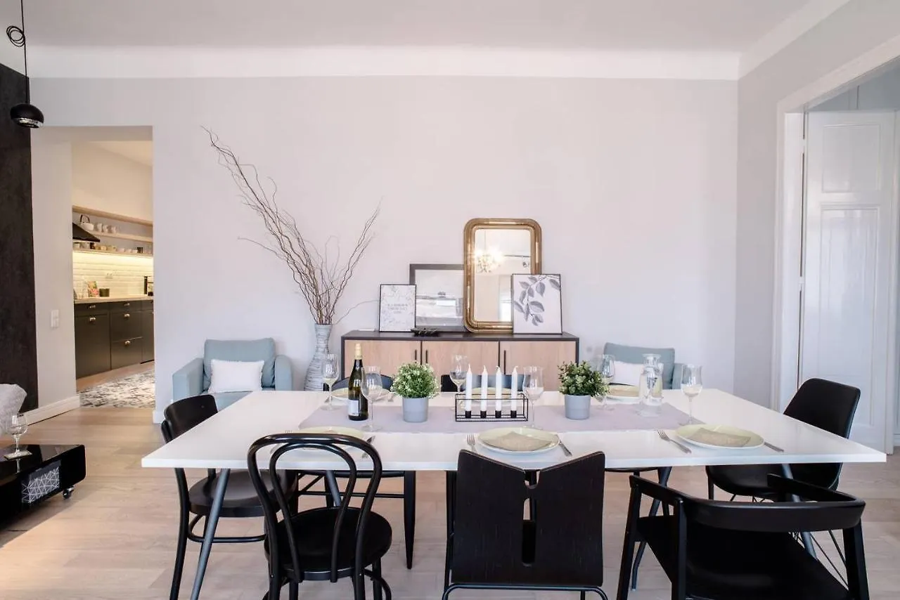 Stunning New Central Home Near Basilica 부다페스트 0*,  헝가리